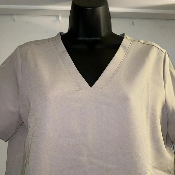 FIGS Technical Collection Short Sleeve Top - Picture 2 of 5